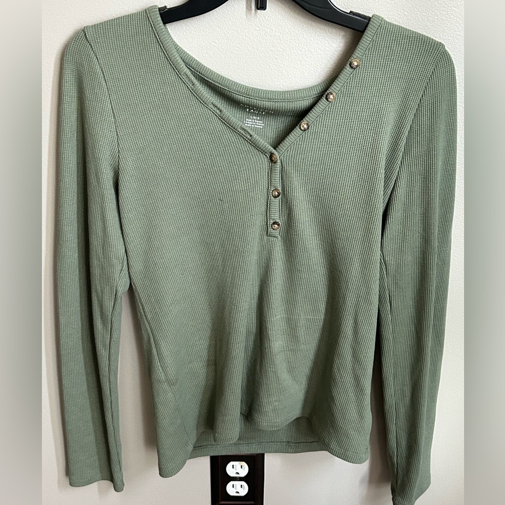 American Eagle Long-Sleeve Henley Tee
